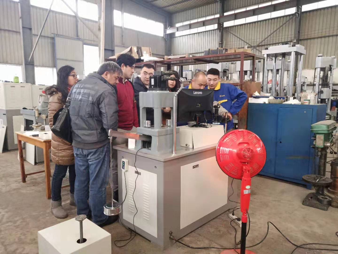 国外客户到济南威廉希尔williamhill工厂参观考察